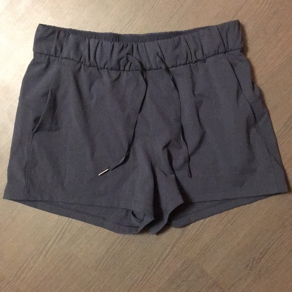 Lululemon charcoal grey shorts w/ pockets Sz. 8